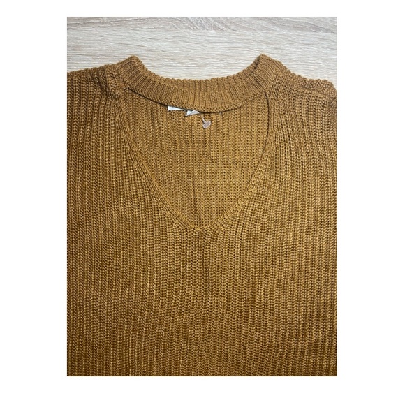 Women’s Long Sleeve V-Neck Cozy Sweater - Picture 3 of 5